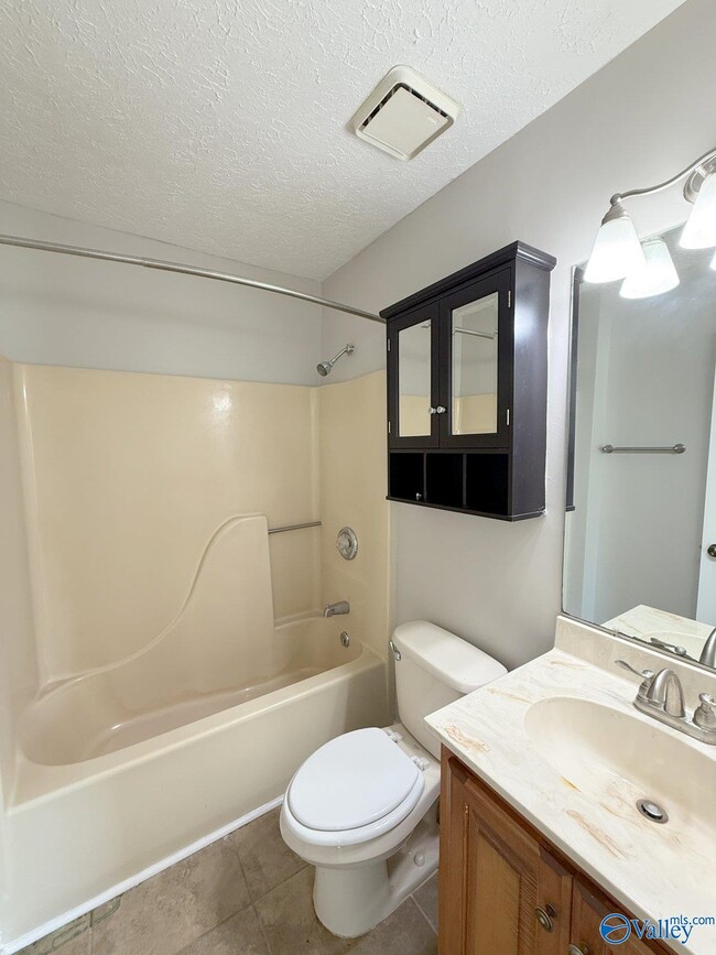 Building Photo - 160 Lewis Ln