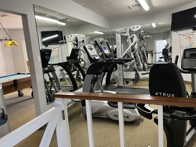 Building Photo - 5303 E Twain Ave