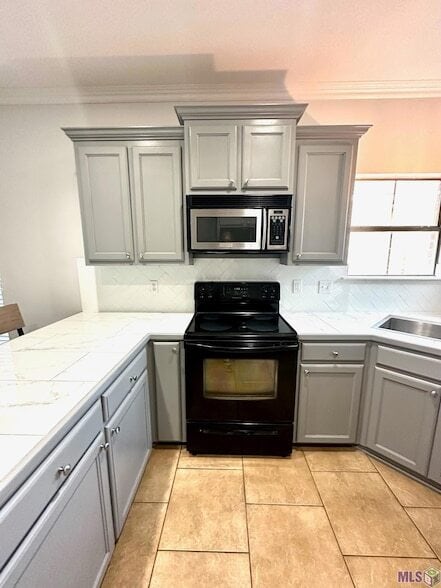 Building Photo - 40303 Crestridge Dr