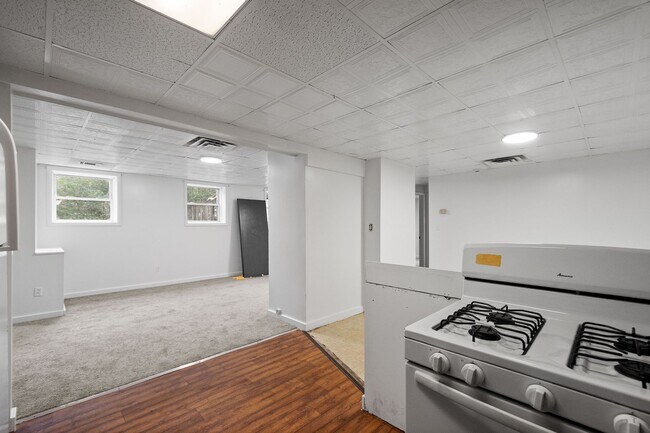 Building Photo - 230-228 Universal Rd