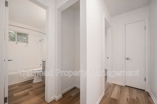 Building Photo - 8316 Robinson St