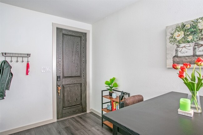 Building Photo - 1213 Casselberry Dr