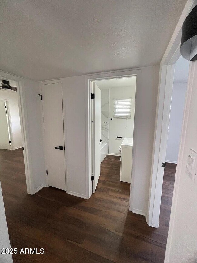 Building Photo - 4023 E Heatherbrae Dr