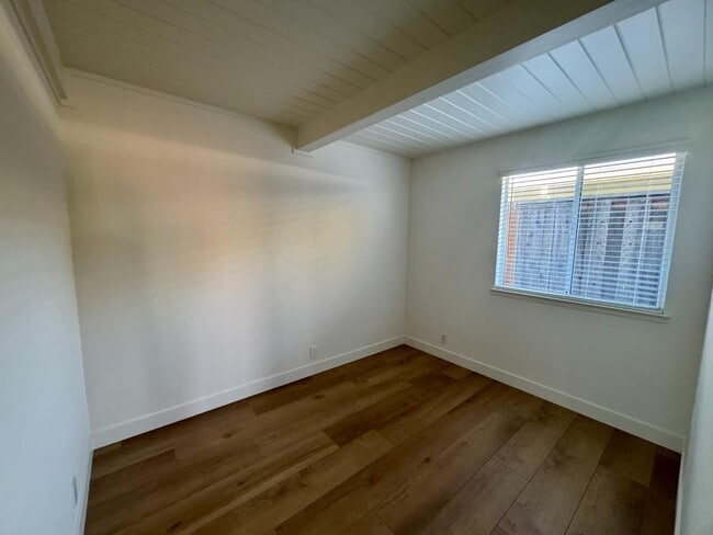 Building Photo - 554 Maple Ave