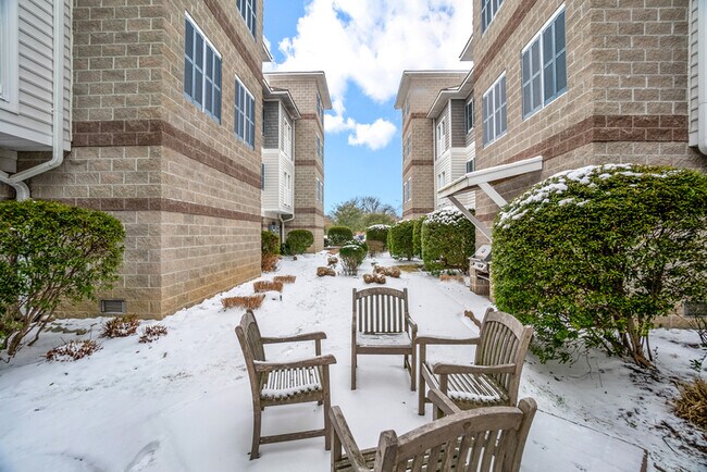 Building Photo - 7922 Shore Dr