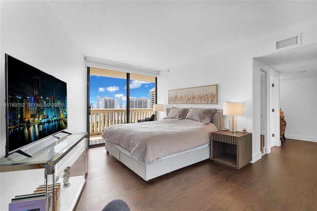 Building Photo - 1000 E Island Blvd