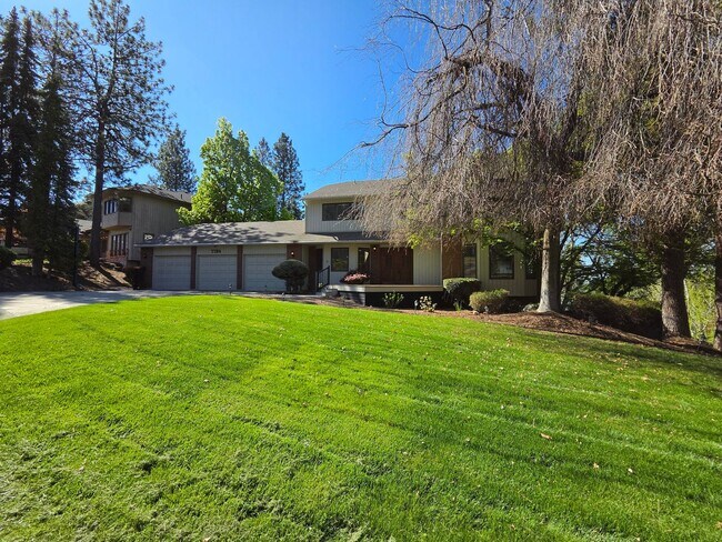 Building Photo - $3,800 - 5 Bed / 4 Baths Stunning Northwood Home with Views