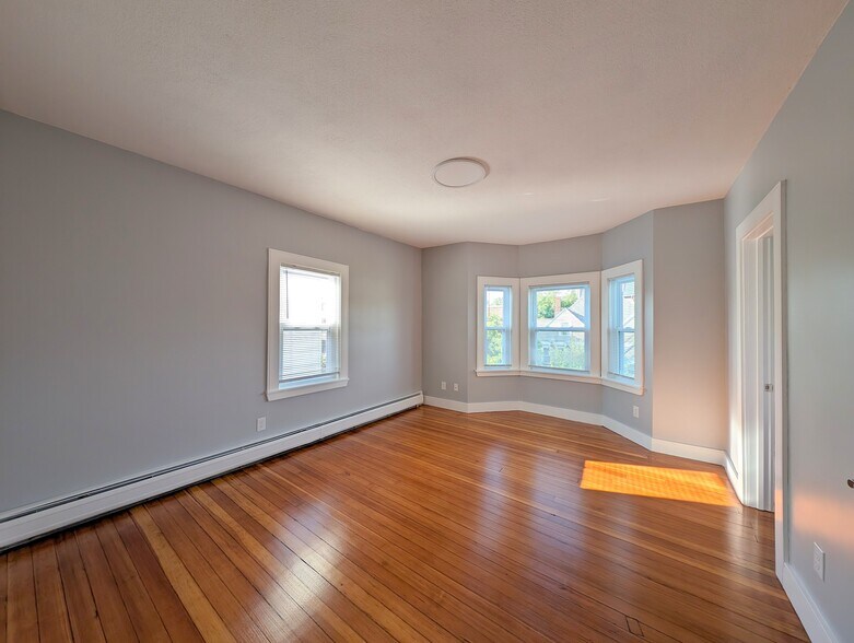 Building Photo - 356 Somerville Ave