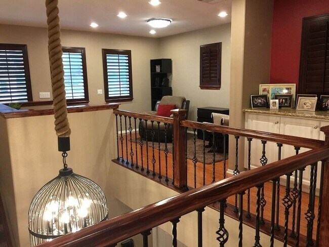 Building Photo - Beautiful House in the Lovely Fair Oaks Ra...