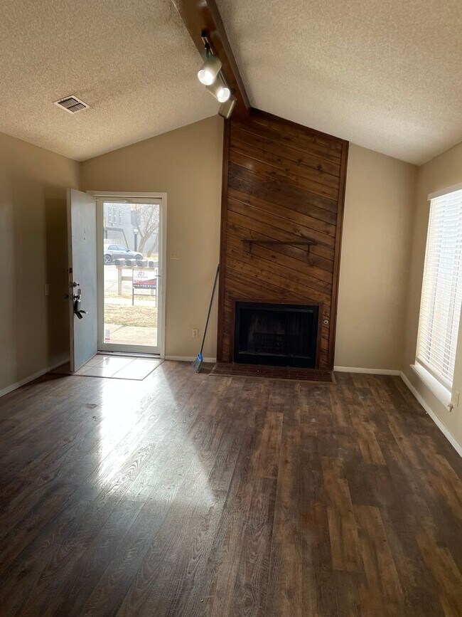 Building Photo - 7409 Waco Ave