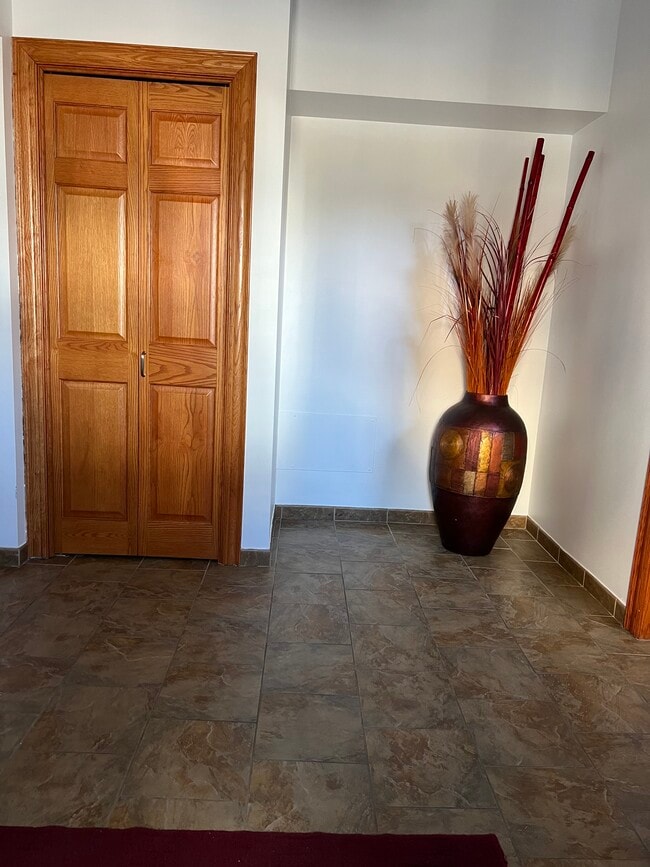 Entryway - 59 E 8th St