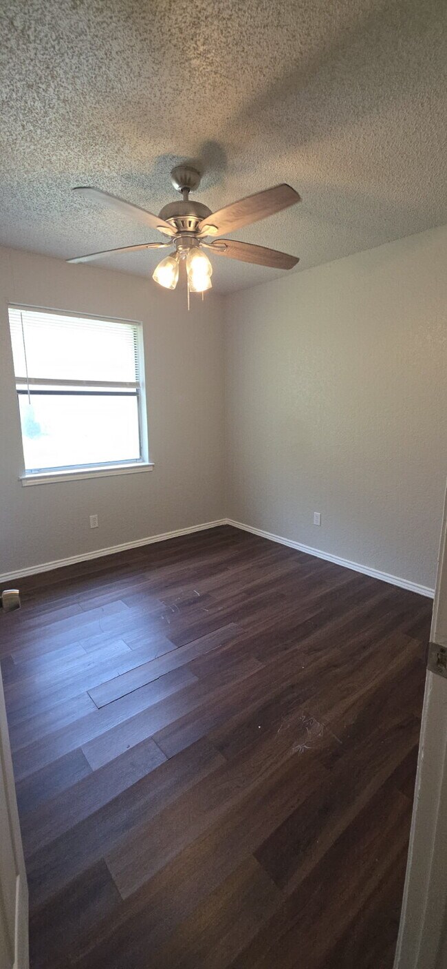 Building Photo - Move In Special of 1/2 OFF 1st Month Rent - Welcome to this beautifully updated duplex!!!