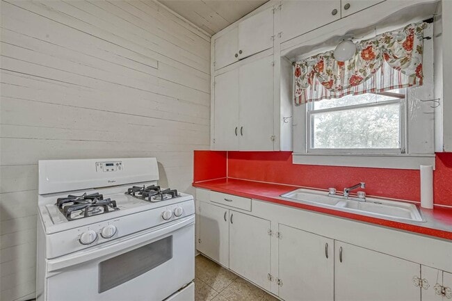 Building Photo - 6143 Kamas Ln