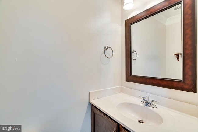 Building Photo - 5708 Heritage Crossing Ct