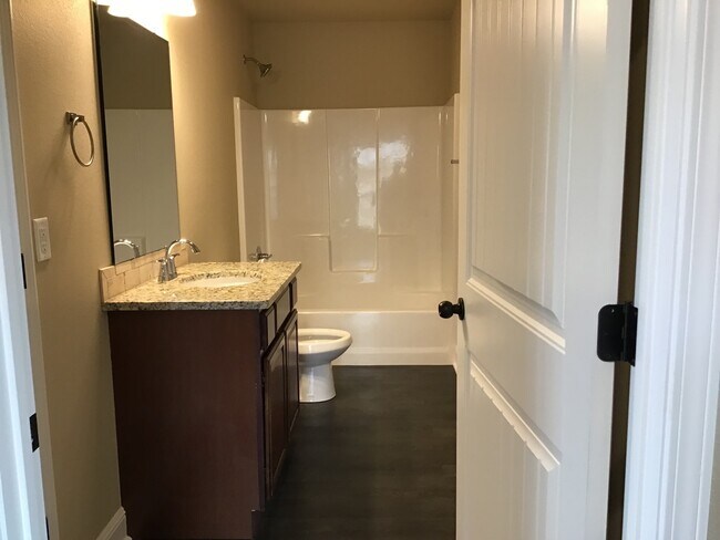 Building Photo - Beautiful newer built  2 bedroom, 2 bath