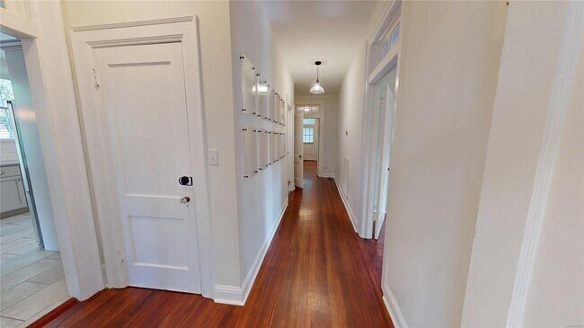 Building Photo - 345 Cloverdale Rd