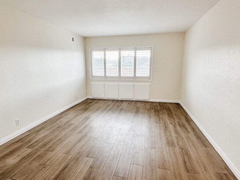 Building Photo - 10425 Caminito Cuervo