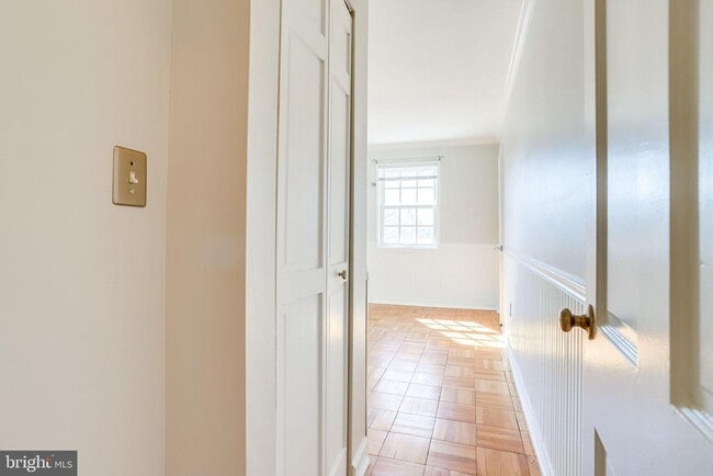 Building Photo - 1716 W Abingdon Dr