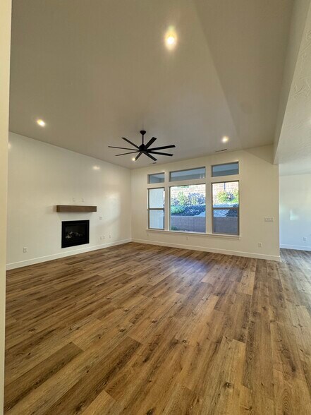 Building Photo - 1603 E Dihedral Dr