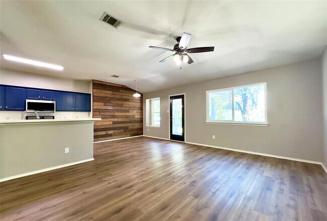 Building Photo - 906 Mammoth Ct