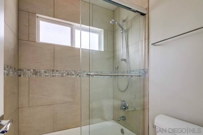 Building Photo - 657 Westbourne St