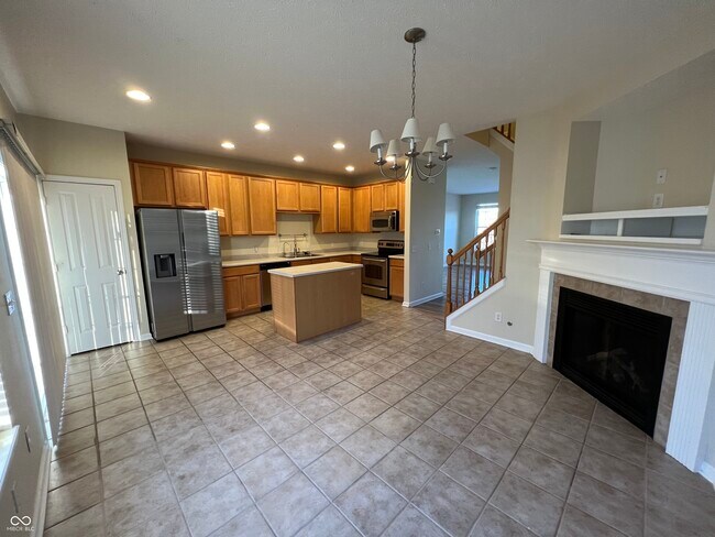 Building Photo - 3522 N Golden Gate Dr