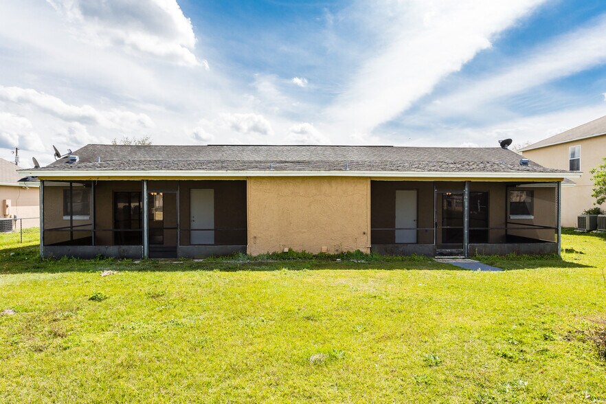 Building Photo - 605 Royalty Ct