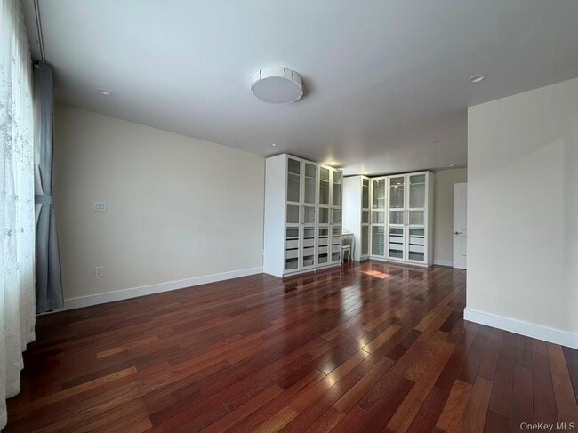 Building Photo - 30 Herkomer St