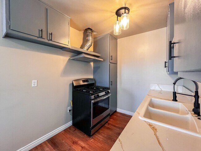 Interior Photo - 2617 W Rosecrans Ave