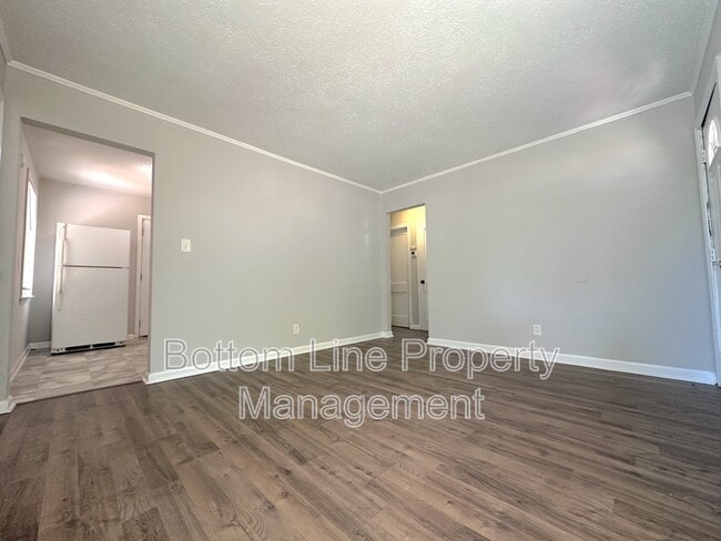Building Photo - 2115 Double Oaks Rd