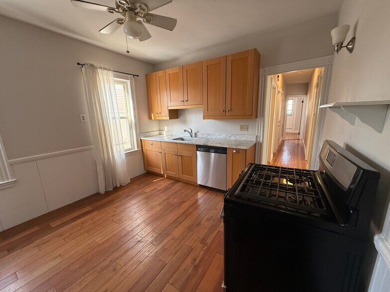 Building Photo - 26 Taft St