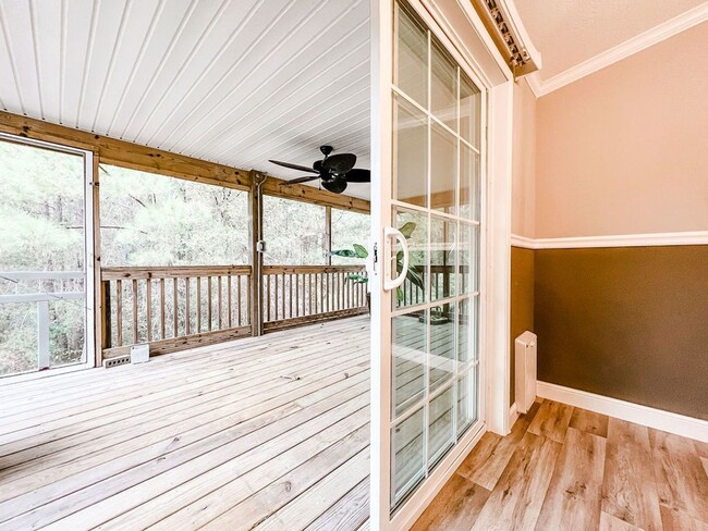 Building Photo - LOCATION! 5 mins from Carolina Beach bridg...