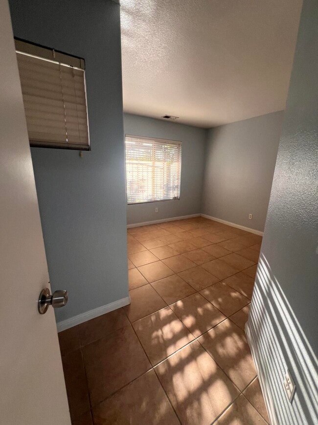 Building Photo - 83144 Albion Dr