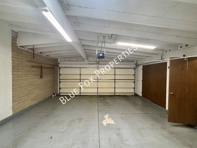 Building Photo - 7551 E La Cienega Dr