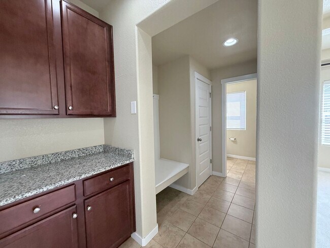 Building Photo - 6531 Wexford Dr