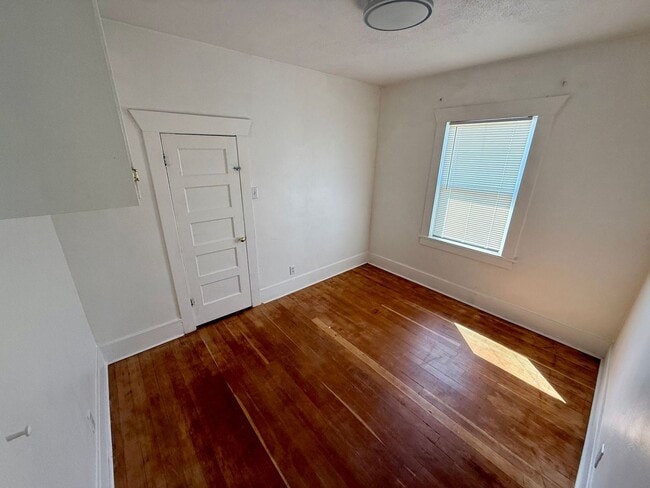 Building Photo - Charming 2-Bedroom, 1-Bathroom House for R...