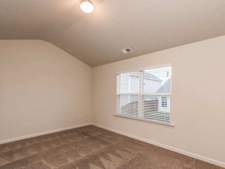 Building Photo - 98 High Point Way