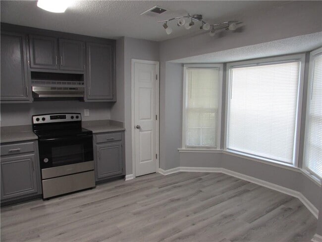 Building Photo - 1774 Twin Brooks Dr SE