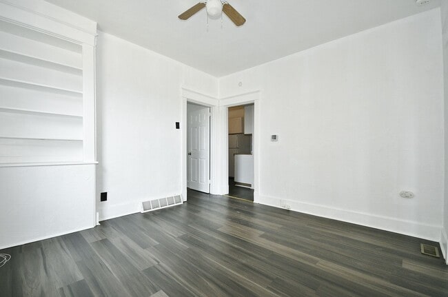 Building Photo - 511 Main St