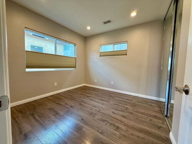 Building Photo - Cottage Home in Normal Heights! Conveniently offers A/C, in Unit Washer/Dryer, Assigned Parking P...
