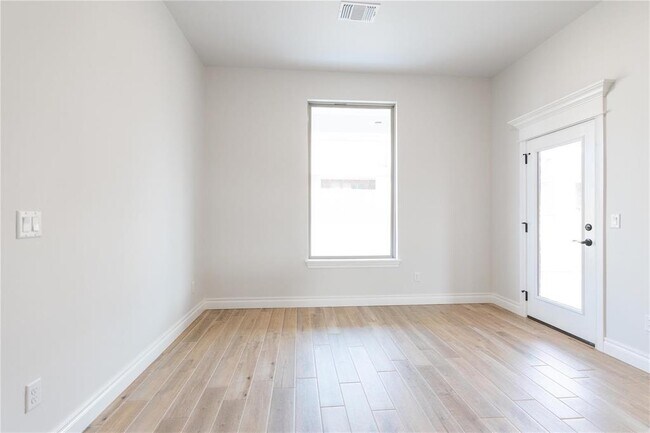 Building Photo - 5716 Lantana Ln