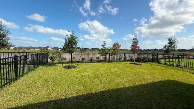 Building Photo - 27451 Sunterra Village Dr