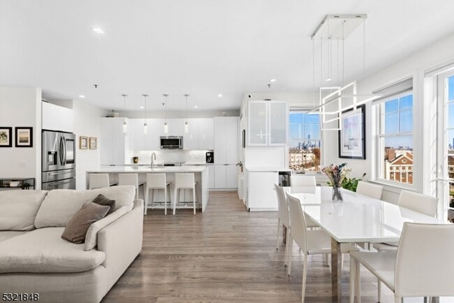 Building Photo - 1 Independence Way