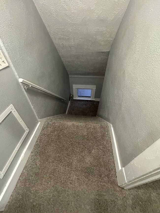 Building Photo - 10022 Parkgate Ave