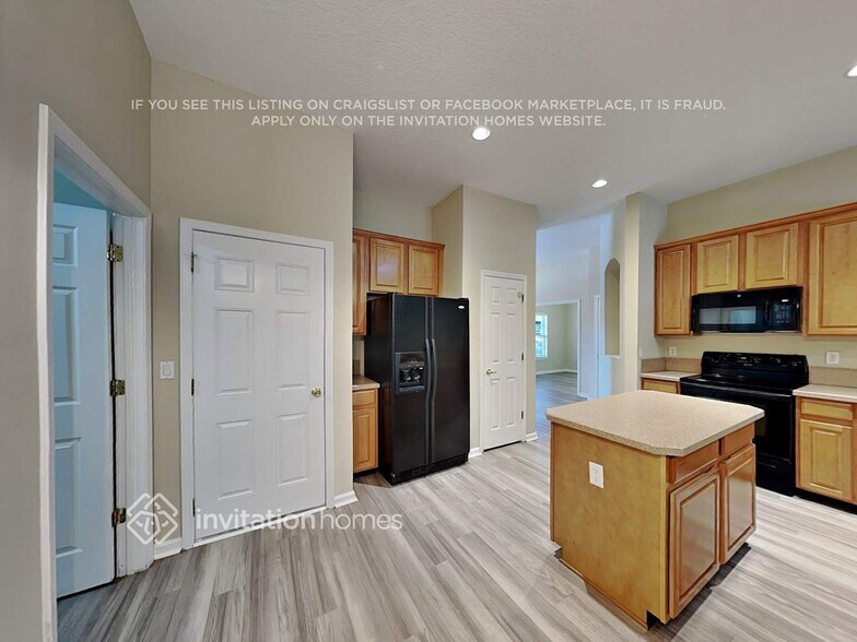 Building Photo - 827 E Red House Branch Rd