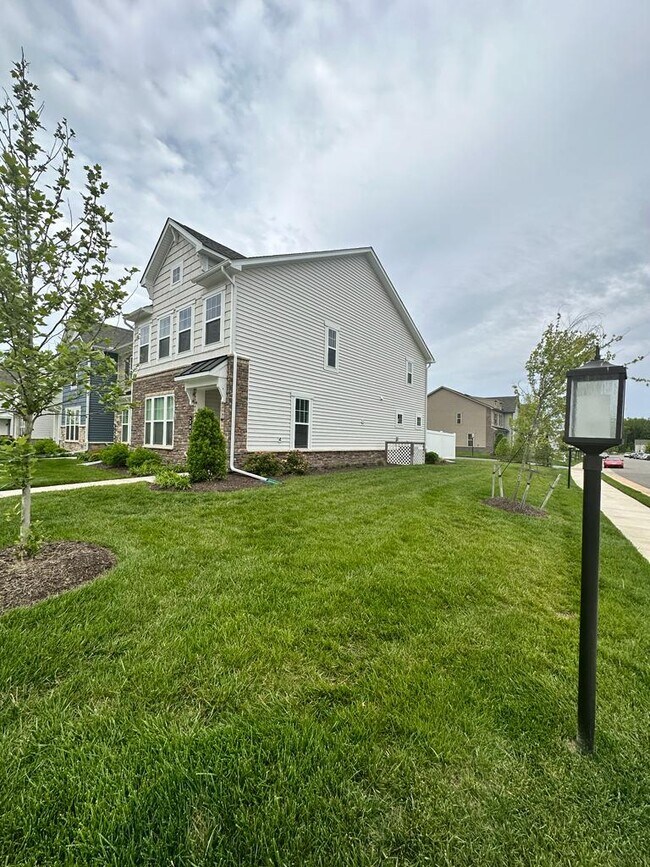 Building Photo - 3031 Farmstead Mill Dr