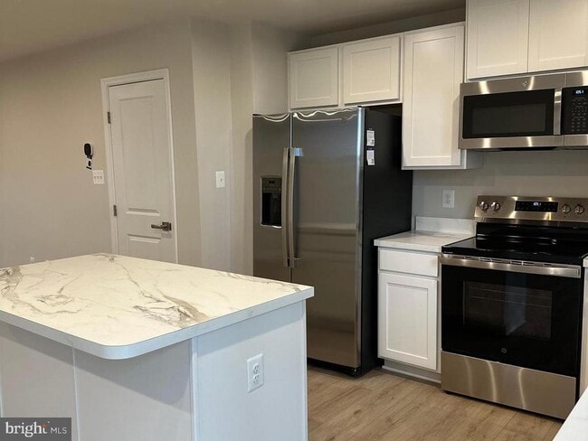 Building Photo - 645 Laurelwood Cir