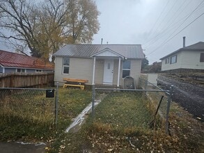 Building Photo - 310 Garnet St