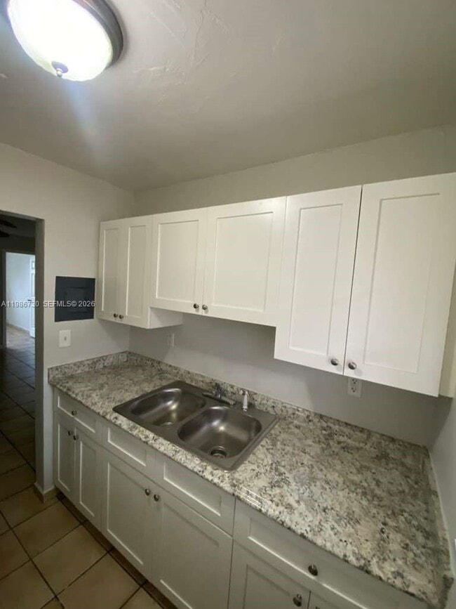 Building Photo - 4655 Palm Ave