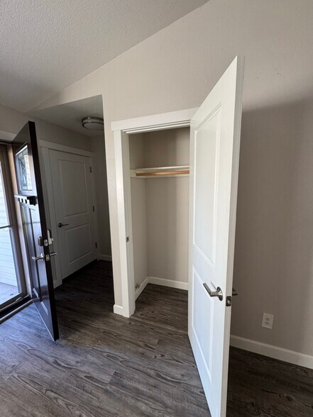 Building Photo - 12612 NE 45th Cir